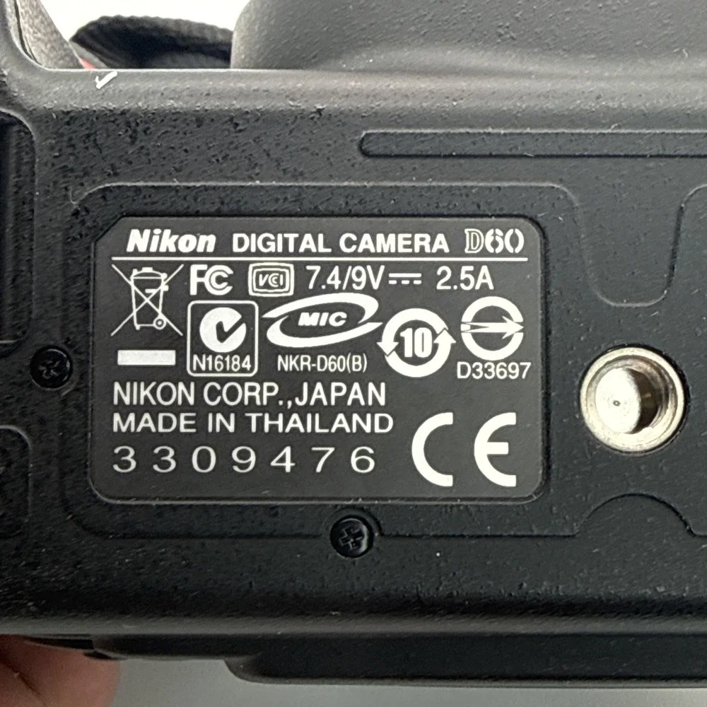 Nikon D60 10.2MP DSLR Camera Body Kit w/ Battery‎ Charger & Carry Bag Tested
